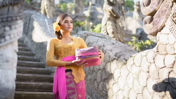 Balinese Kebaya Model